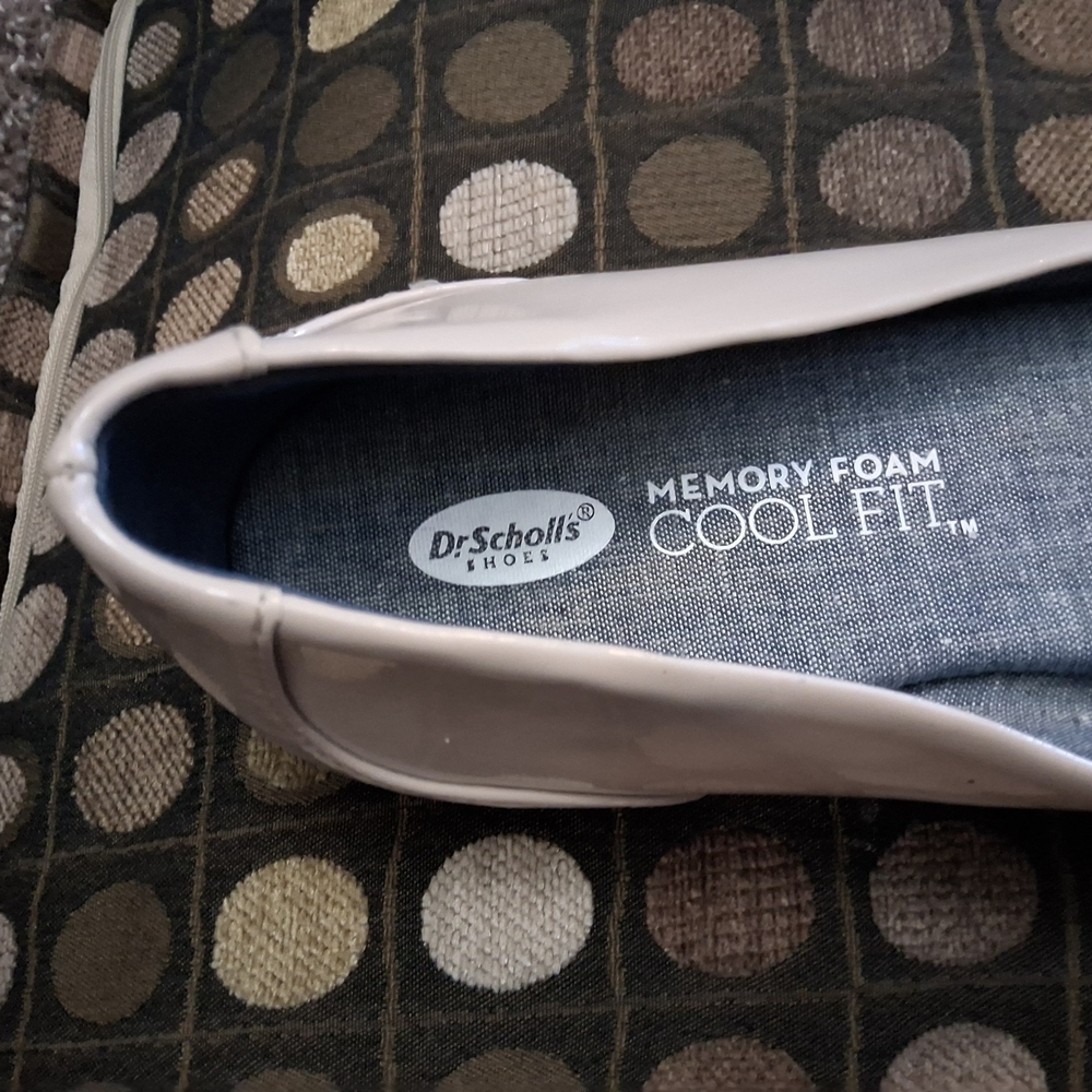 Dr. Scholl's Beige patent Flats with Gold Buckle - Picture 12 of 13